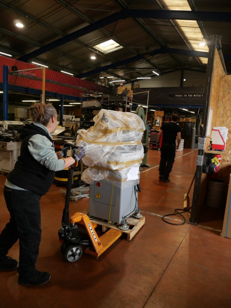 Réception de matériel par camion dans les usines Milc